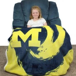 College Covers NCAA Michigan Wolverines Sherpa Throw Blanket
